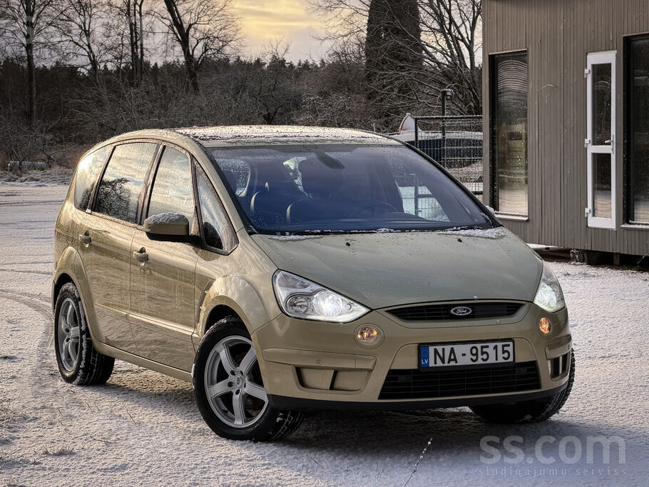 Ford Pārdošanā labs un uzticams S-max. Bagāta komplektā
