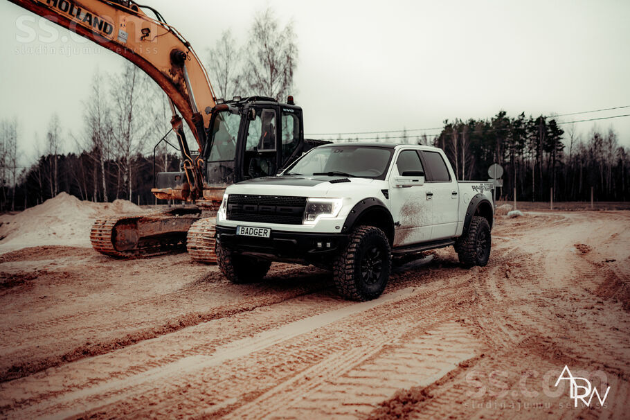 Vīrieša sapnis. Ford F150 Raptors Svt 6, 2 L motoru. Uzstādīta Corsa Perform