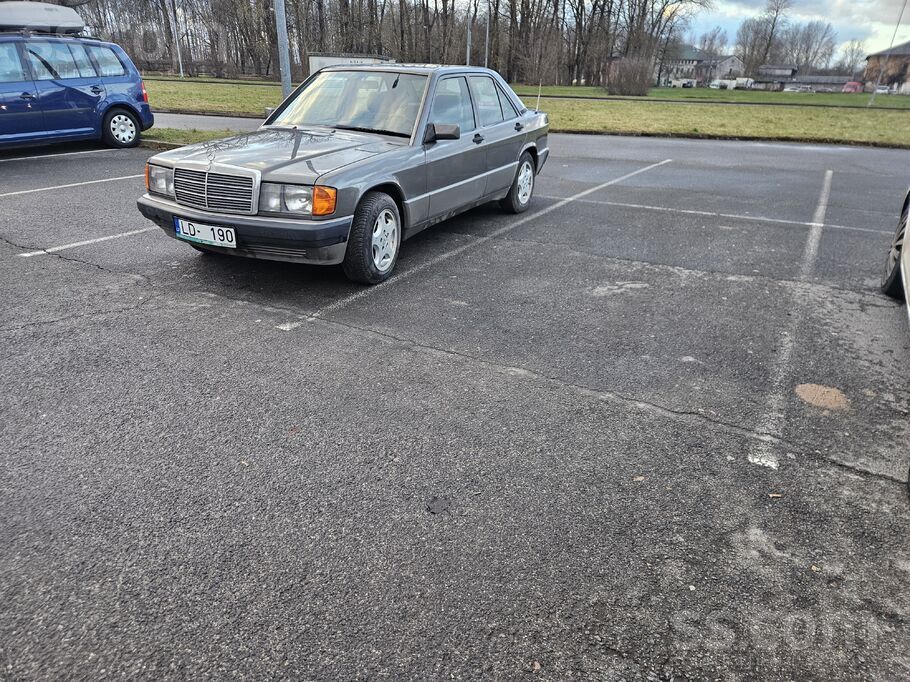 Продаю Mercedes 190, 2.5L дизель, механическая 5-ступенчатая коробка передач