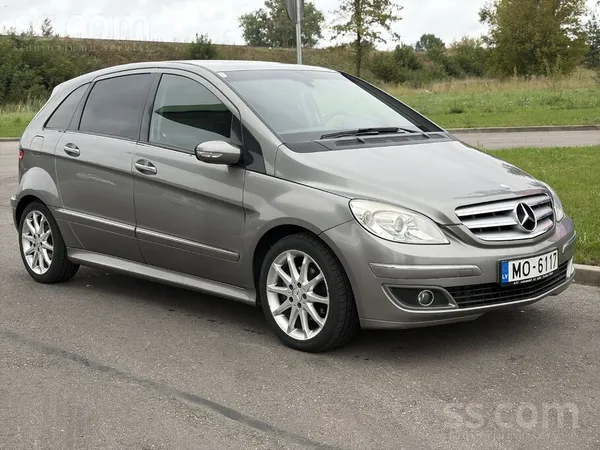 Mercedes Pārdodu Mercedes-Benz B 200 ar 2.0 benzīna dzinēju