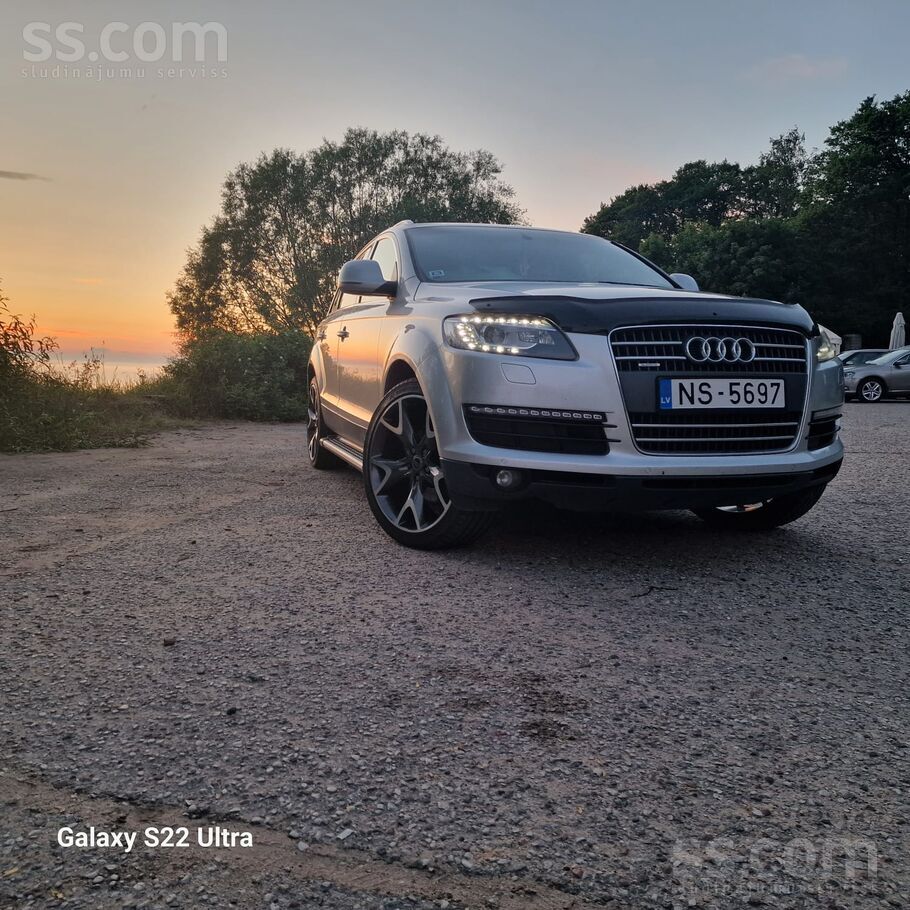 Audi Pārdod Q7 4.2 benzīns. Ar defektu tek motoreļļa , 