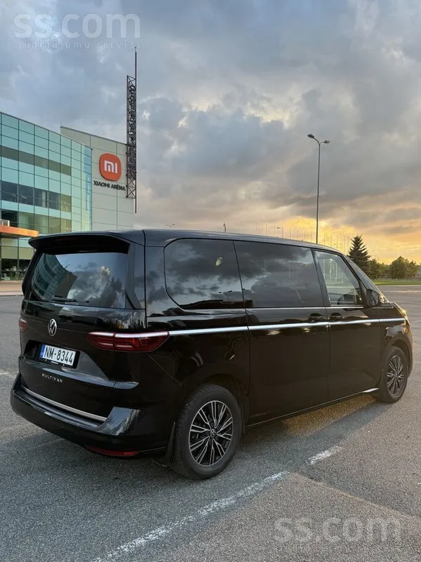 Volkswagen Uzņēmums pārdod Volkswagen Multivan L1
