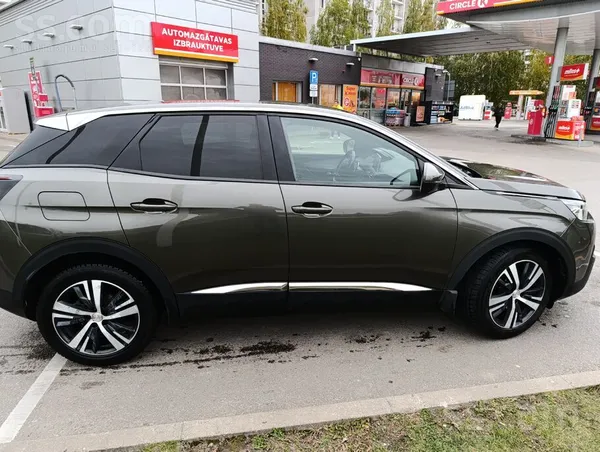 Peugeot Šī automašīna ir lieliskā vizuālā un tehniskā stāv