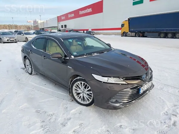 Toyota Машина покупалась в Латвии. Зимняя, летняя резина 