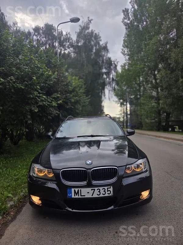 BMW Sakarā ar jaunaka auto iegadi tiek pārdots mūsu uz