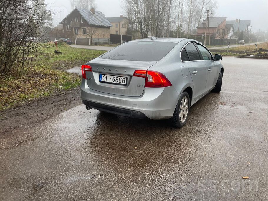 Volvo Pardodu labi uzturētu automašīnu Volvo S60 Facelif