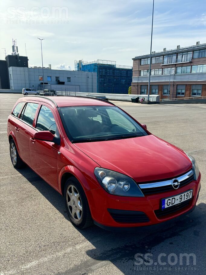 Продаю автомобиль Opel Astra, 2006 года выпуска, бензин 1, 6; механическая к