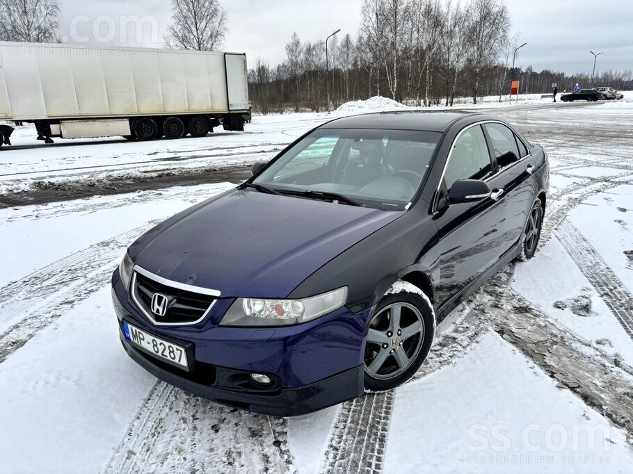 Pārdodu Honda Accord, 2003. gada izlaidums, ar 2.4 benzīna motoru un uzstādī