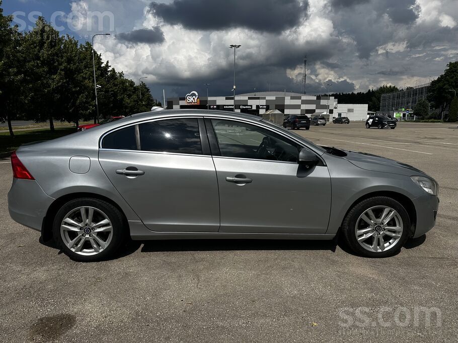 Volvo Pārdodu Volvo S60 2, 0D 5 cilindru ar automātisko