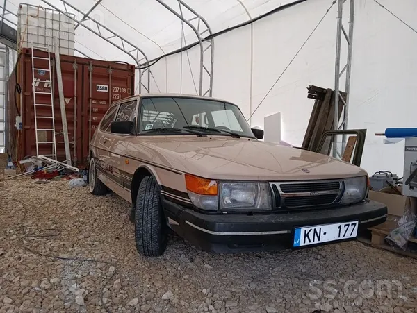 Saab Nav visiem auto vietas, tamdēļ no kaut kā ir jāats