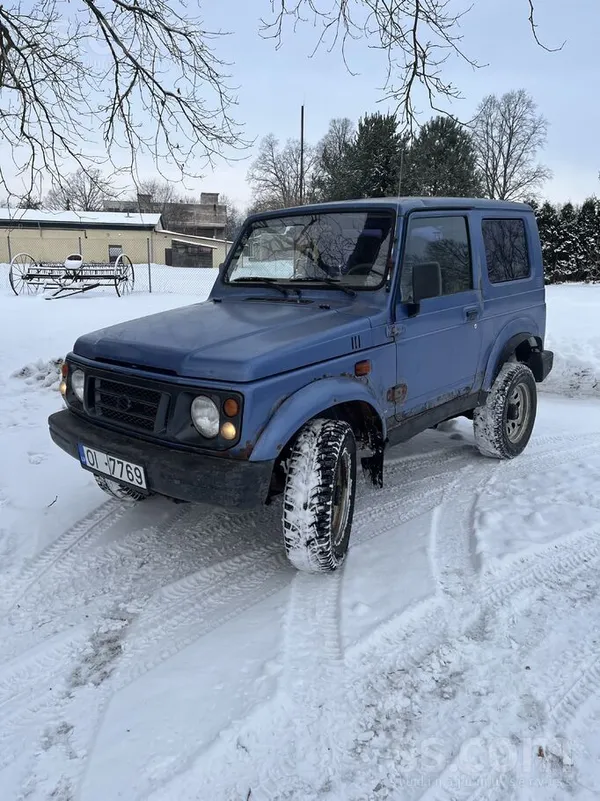 Suzuki Auto darba kārtībā, vietām jau parūsējis. Noņemts 