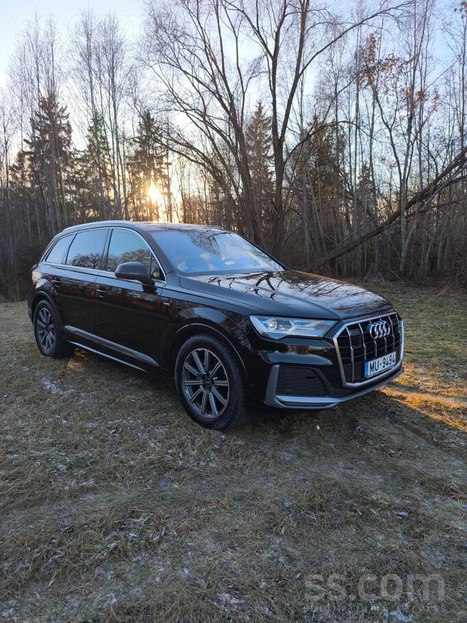 Uzņēmums Pārdod koptu Audi Q7 ar 3.0l dīzeļdzinēju. Pieejama pilna servisa v