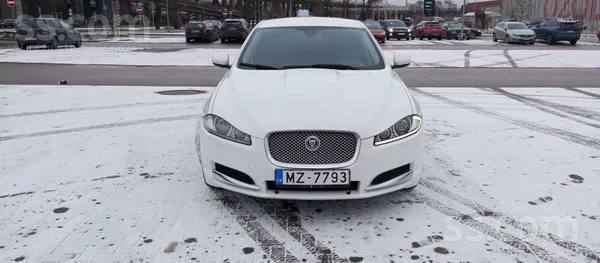 Jaguar Tiek tirgots Jaguārs, luksus klases auto par pieņe