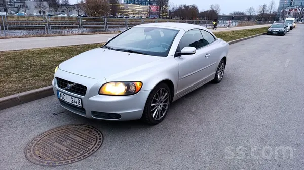 Volvo Tirgoju Volvo C70 kabrioletu. Tikko pa nullēm izie
