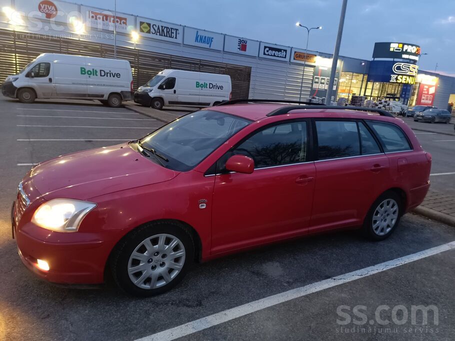 Toyota Тойота Авенсис 2004г. 2.0 дизель 85kw. Механика 5К