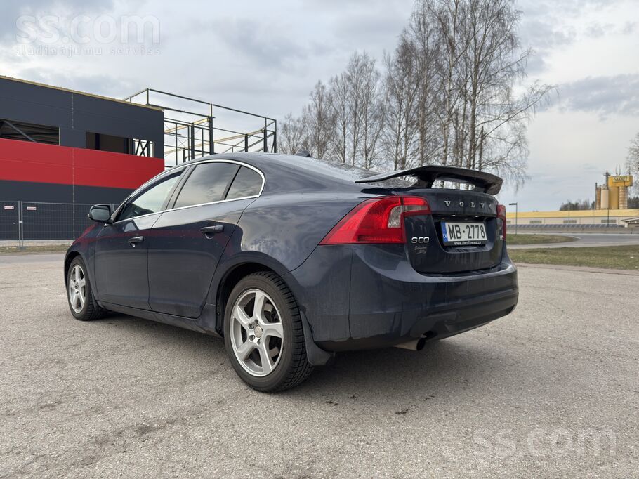 Volvo Pārdodu skaistu Volvo S60 auto ir ideālā tehniskā 