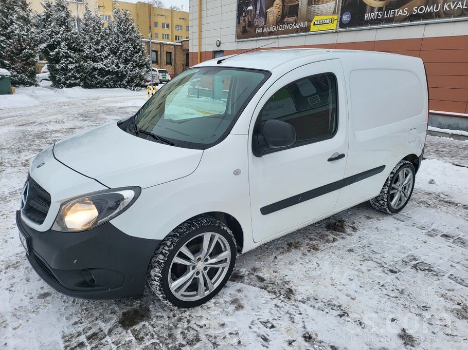Mercedes Pārdod MB Citan tiko no Zviedrijas labā stāvoklī. 