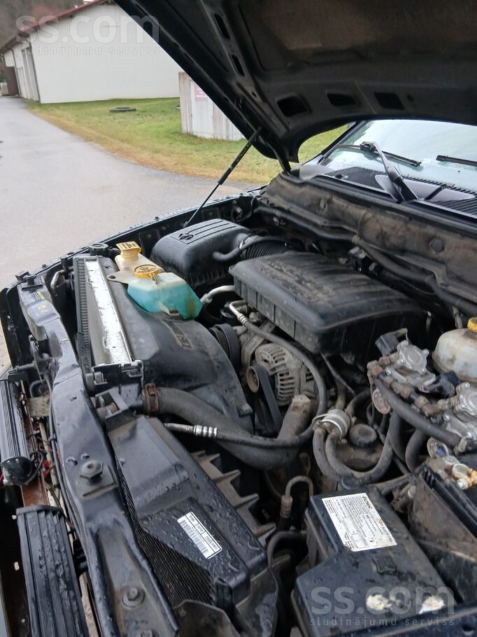 Dodge Ar defektiem, numura zīme tirgojas atsevišķi