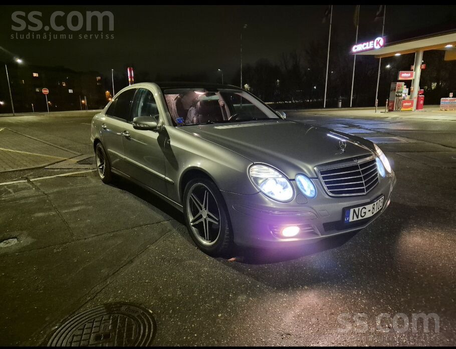 Pārdodu MB E320, facelift auto labā stāvoklī.
Diski R18. Ir šādi tādi sīku