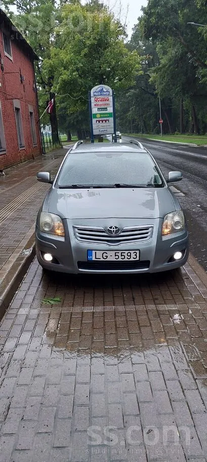 Toyota Avensis - 1