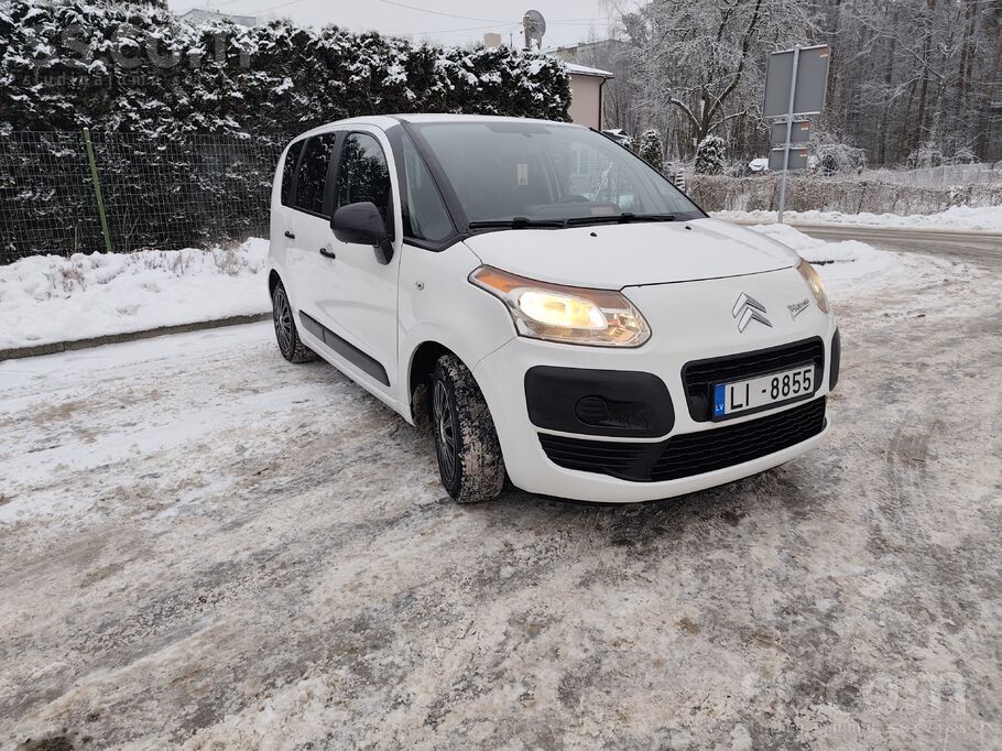 Pārdod ekonomisku un uzticamu auto ļoti labā stāvoklī. Tiko izieta tehniskā