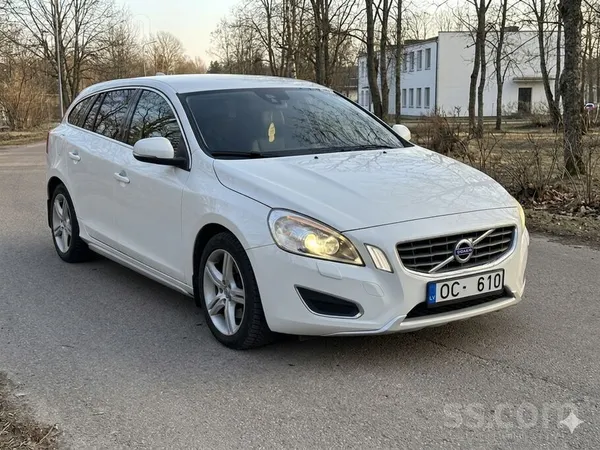 Volvo Volvo V60 R-Design 2.4 D5 (151kW) 5 cilindri