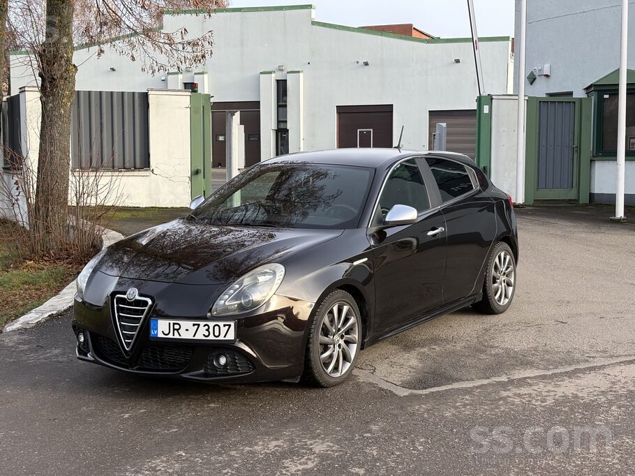 Alfa-romeo Vēlos pārdot labā stāvoklī esošu Alfa Romeo Giulie
