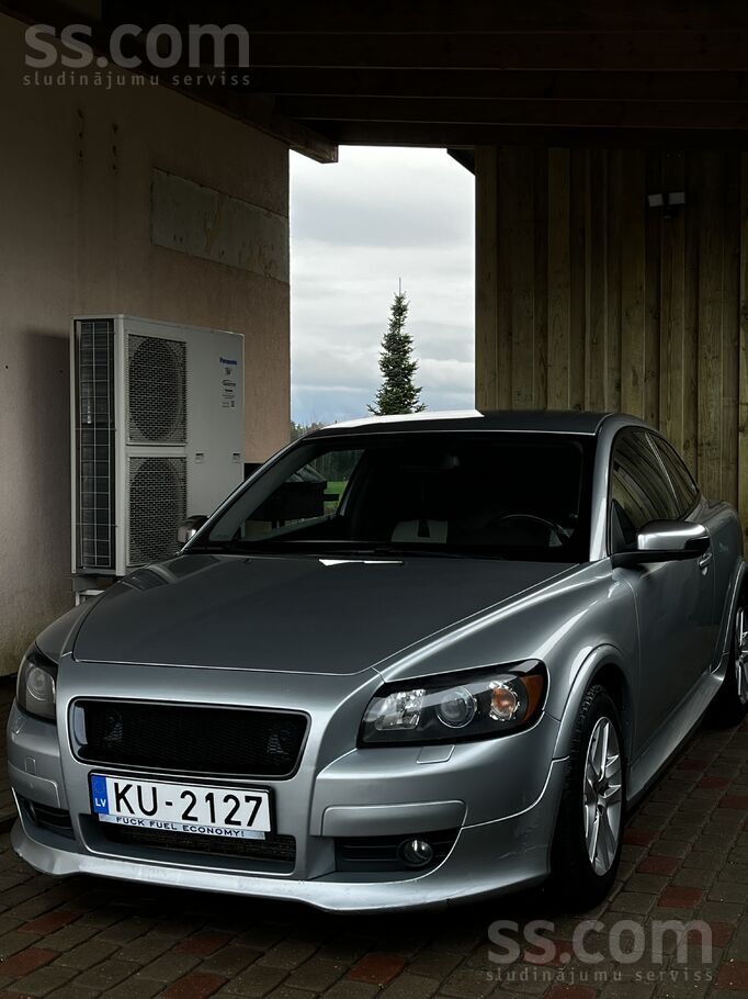 Volvo Volvo C30 D5 Full R-Design – oriģināli 180 ZS, bet