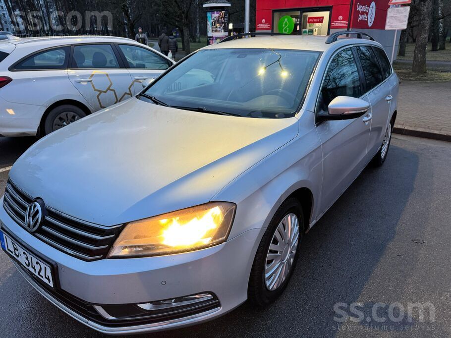 Passat B7, 103Kw ar ziemas un vasaras riepam+2 disku komplektiem. Sakopts un