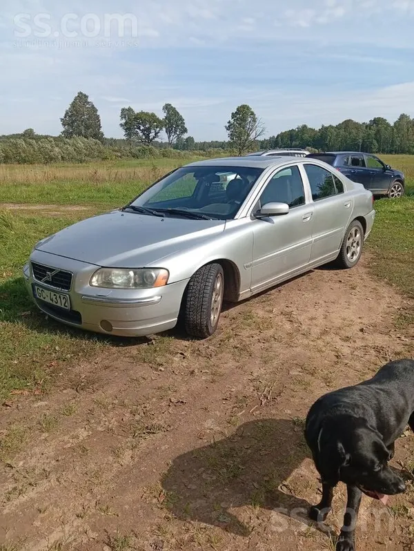 Volvo Viss kam jādarbojas - darbojas, rūsa uz aizmugurēj