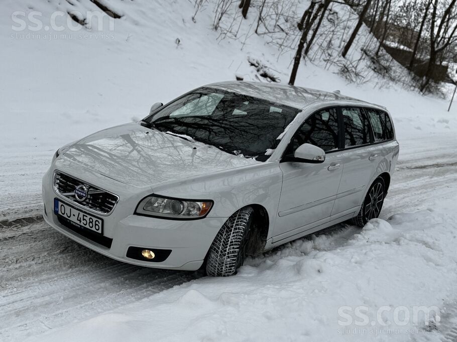 Volvo Pārdošanā dzīvs v50 ar labo 1, 6 D2 84kw dzinēju.