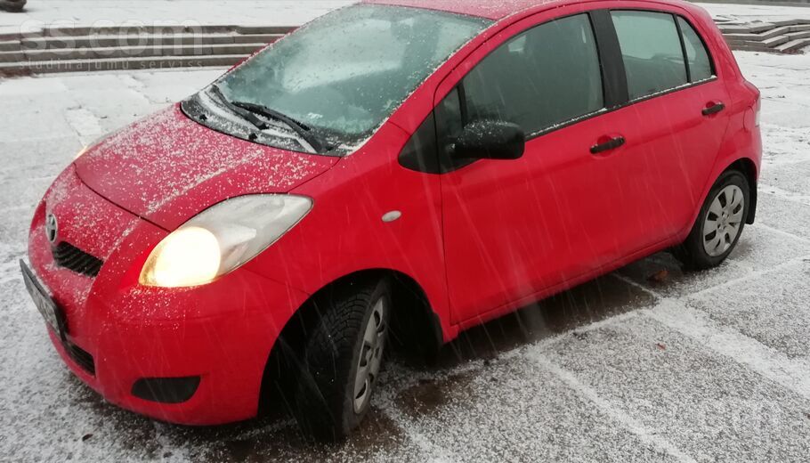 Pārdodu Toyota Yaris 1.3 labā vizuālā un tehniskā stāvoklī, vienmēr sekots l