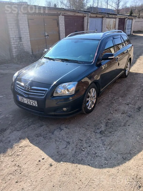 Toyota Pārdošanā auto ar pirmreizēji izietu Ta. Apkopes v