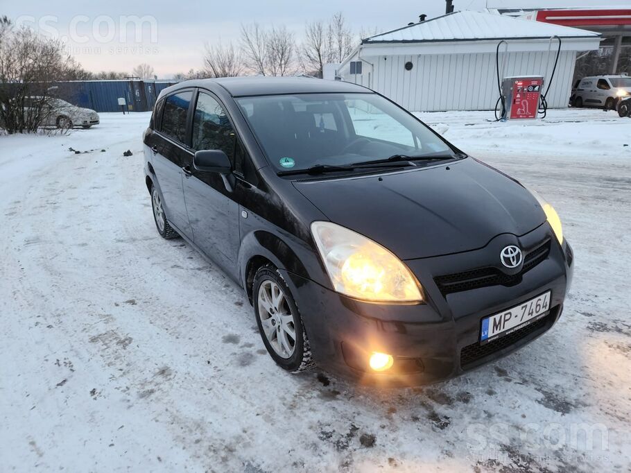 Toyota Tehniski labi uzturēts ģimenes auto ar 7 sēdvietām