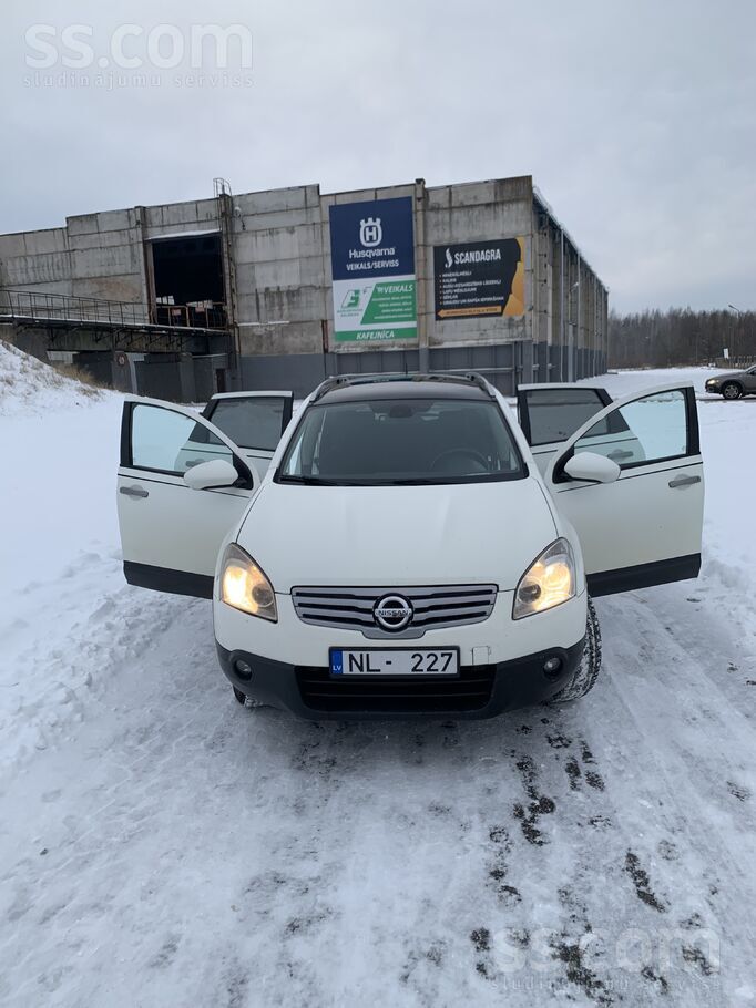 Nissan Pārdodu auto ļoti labā stāvoklī ar tikko izietu te