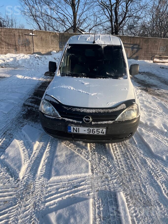 Opel Pārdodu koptu un uzticamu Opel Combo .Automašīna i