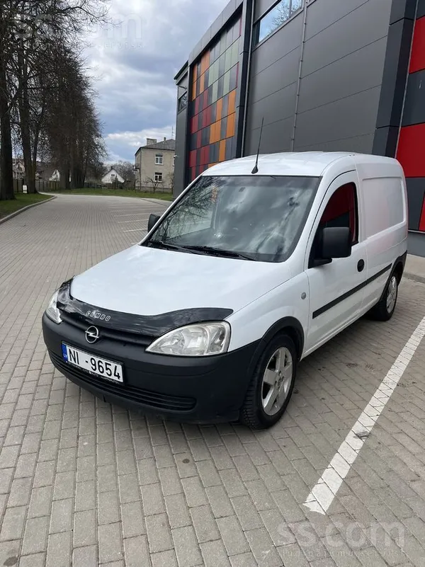 Opel Pārdodu koptu un uzticamu Opel Combo .Automašīna i