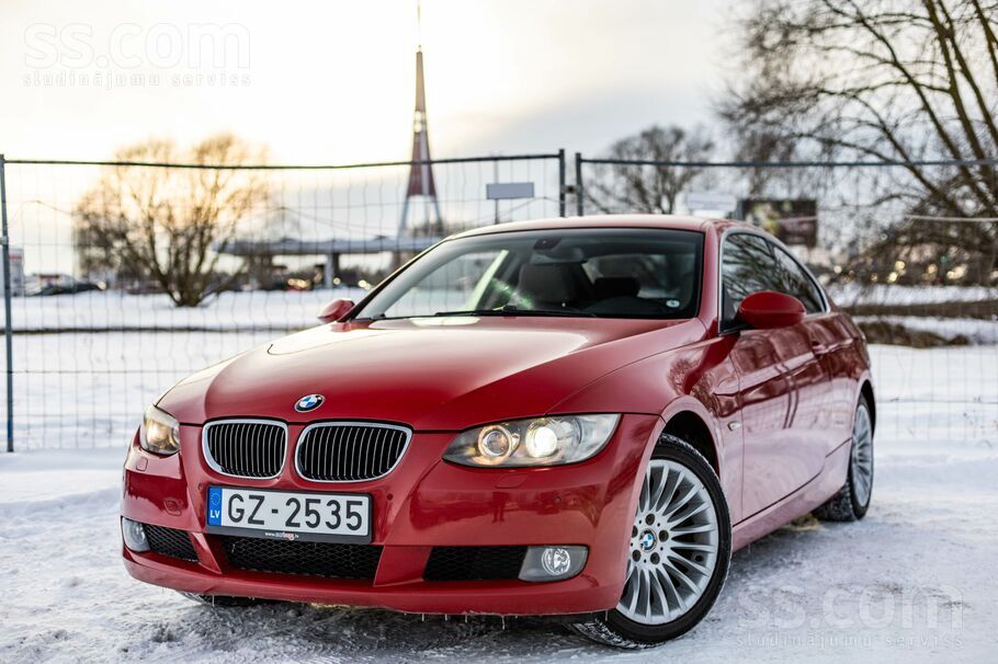 BMW BMW 325 ar 3.0 benzīndzinēju un automātisko ātrumk