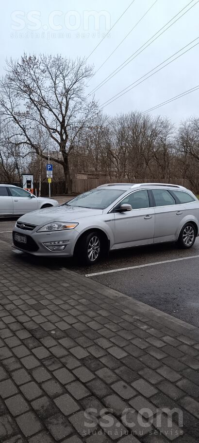 Ford Viss darba kārtībā. Ekonomisks un ietilpīgs auto. 