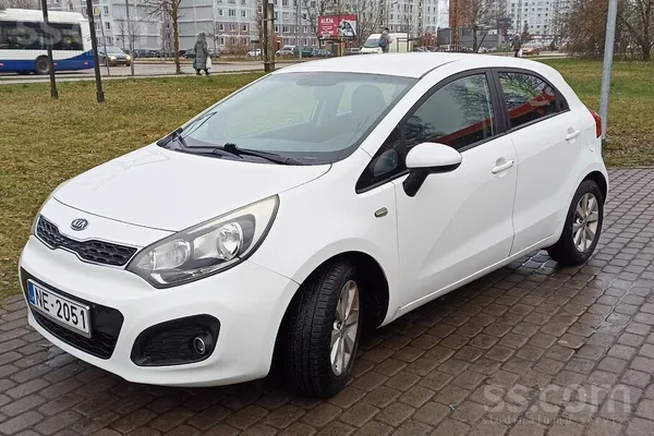 KIA Kia Rio ar 1.2 litru benzīndzinēju un manuālo ātru