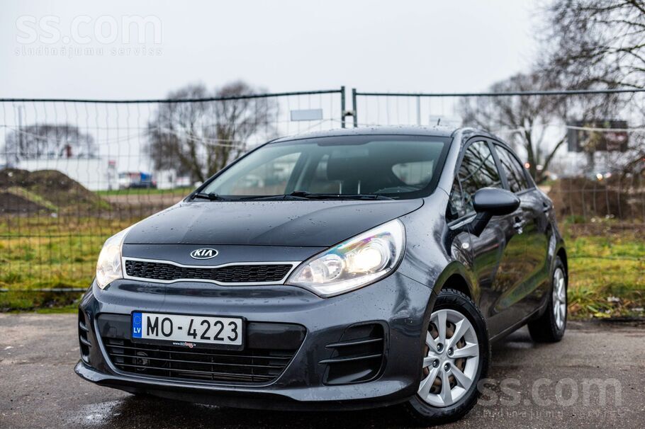 Kia Rio ar 1.2 litru benzīndzinēju un manuālo ātrumkārbu.
Lieliska izvēle