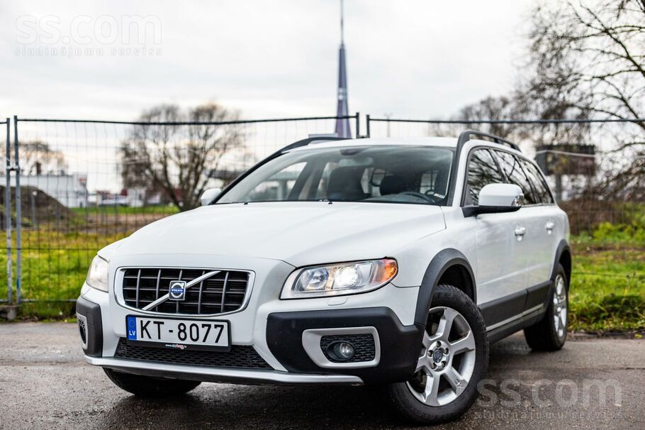 Volvo Volvo Xc70 Awd ar 2.4 litru dīzeļdzinēju un automā