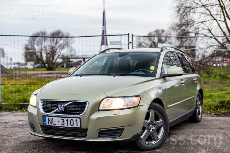Volvo Volvo V50 ar 1.6 dīzeļdzinēju un manuālo ātrumkārb