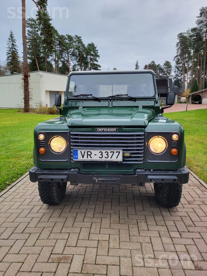 Pārdodam Land Rover Defender 110 , Neiznīcināmais 2, 5 litru piecu cilindru