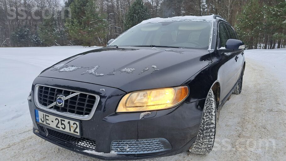 Volvo 2.4D в хорошем состоянии, в мороз заводится с полуоборота. Имеется 2 к