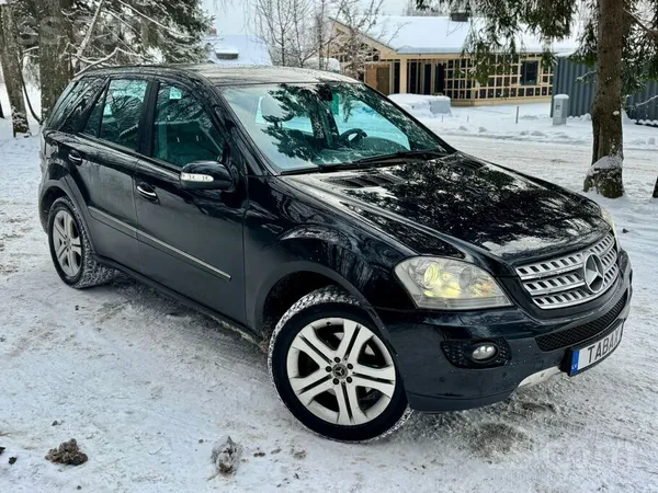 Mercedes Vienās rokās, kopš tika iegādāts jauns. 