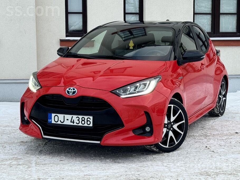 Toyota Yaris Hybrid Luxury komplektācija. (Individual) 2021.gads.
Oriģināl