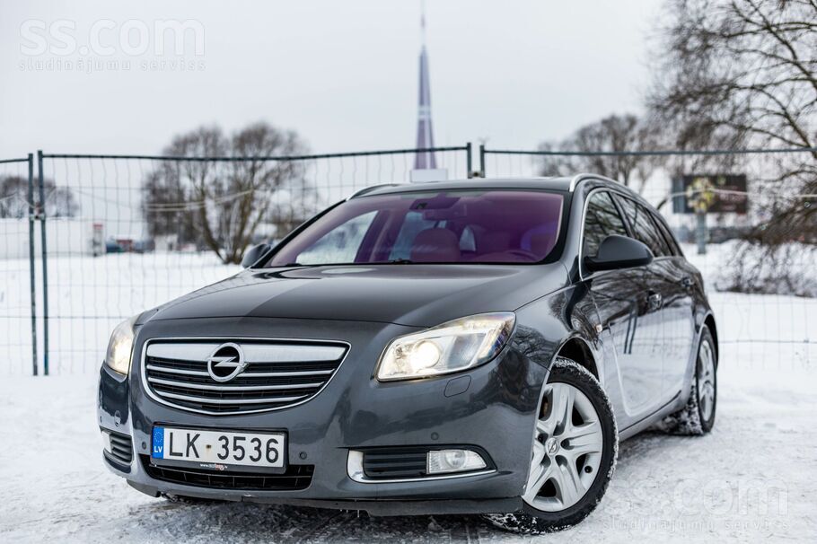 Opel Opel Insignia ar 2.0 dīzeļdzinēju un automātisko ā