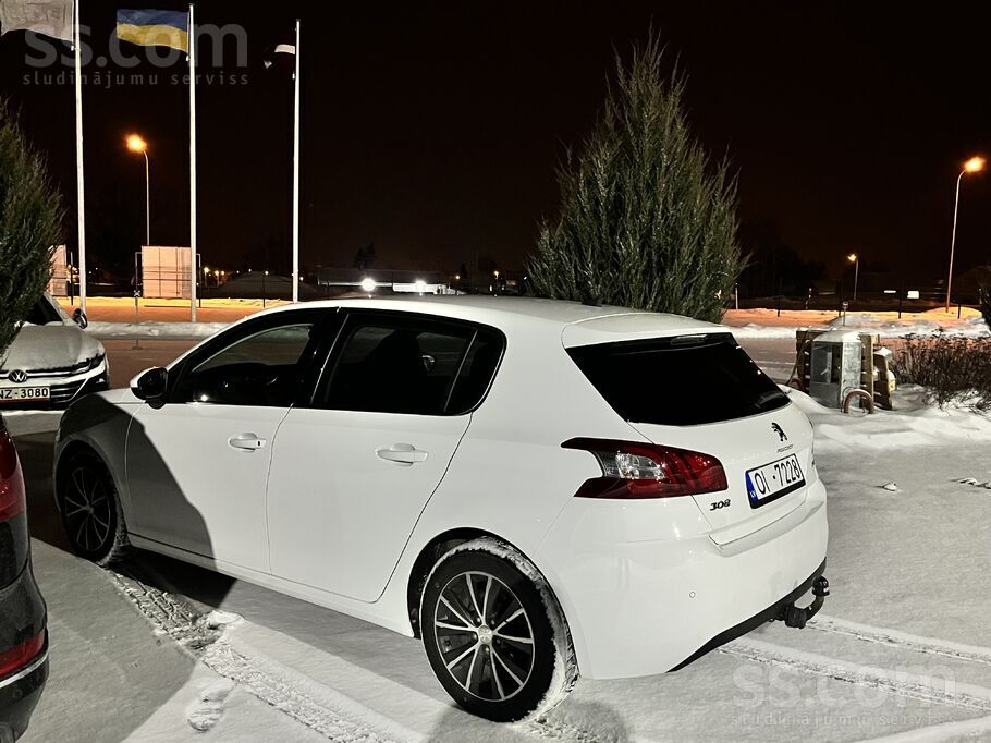 1.2t Puretech. 4litri benzīna uz100Km, Treknā Allure aprīkoj. Full Led gaism