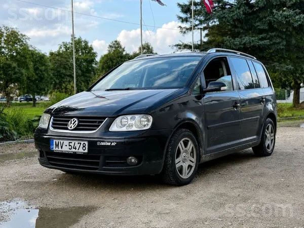 Volkswagen Pārdodu ekonomisku un praktisku Volkswagen Touran.